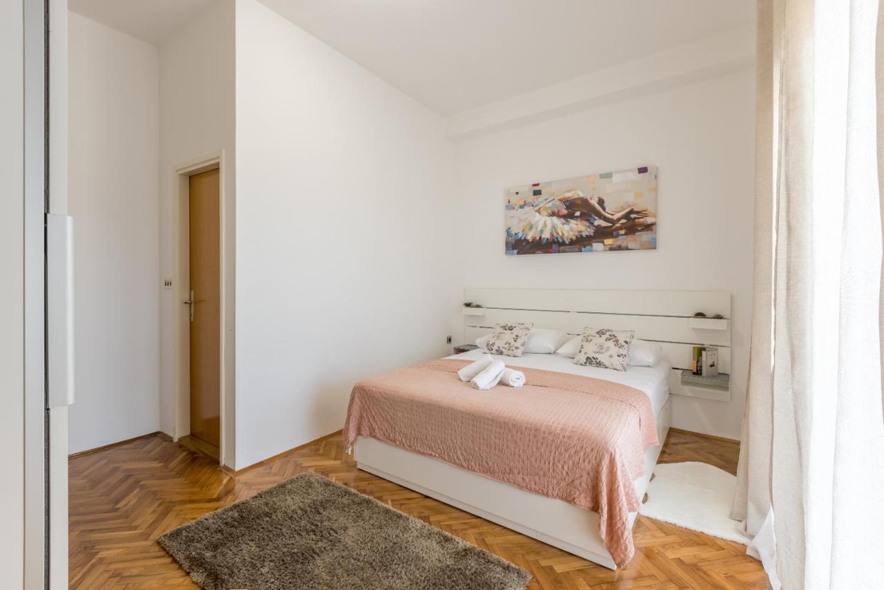 Family Apartments Jadrijevic Primosten Exterior photo